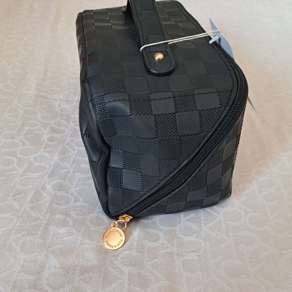 lululemon athletica Black Checkered Toiletry Bag - Picture 2 of 3